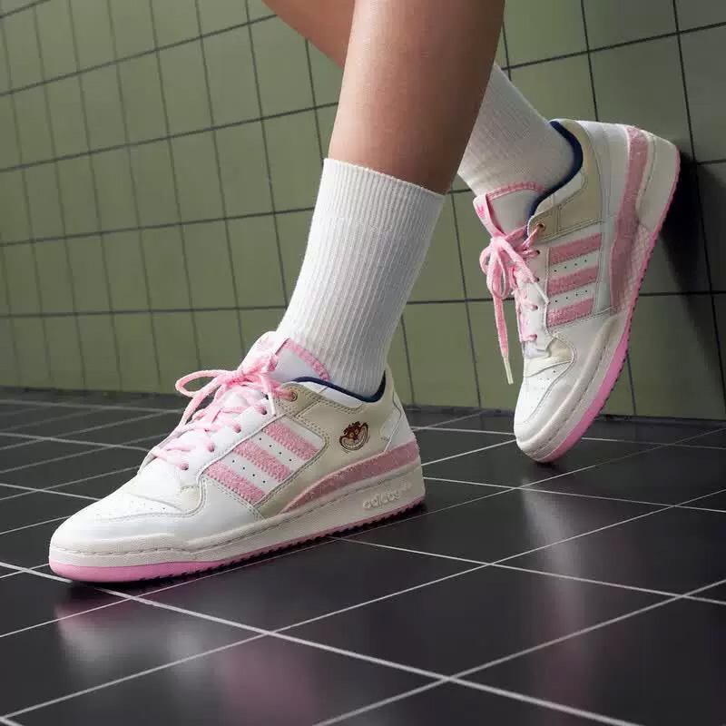 Adidas Clover x Disney collabo - đánh giá và giá Women Shoes Hong Kong